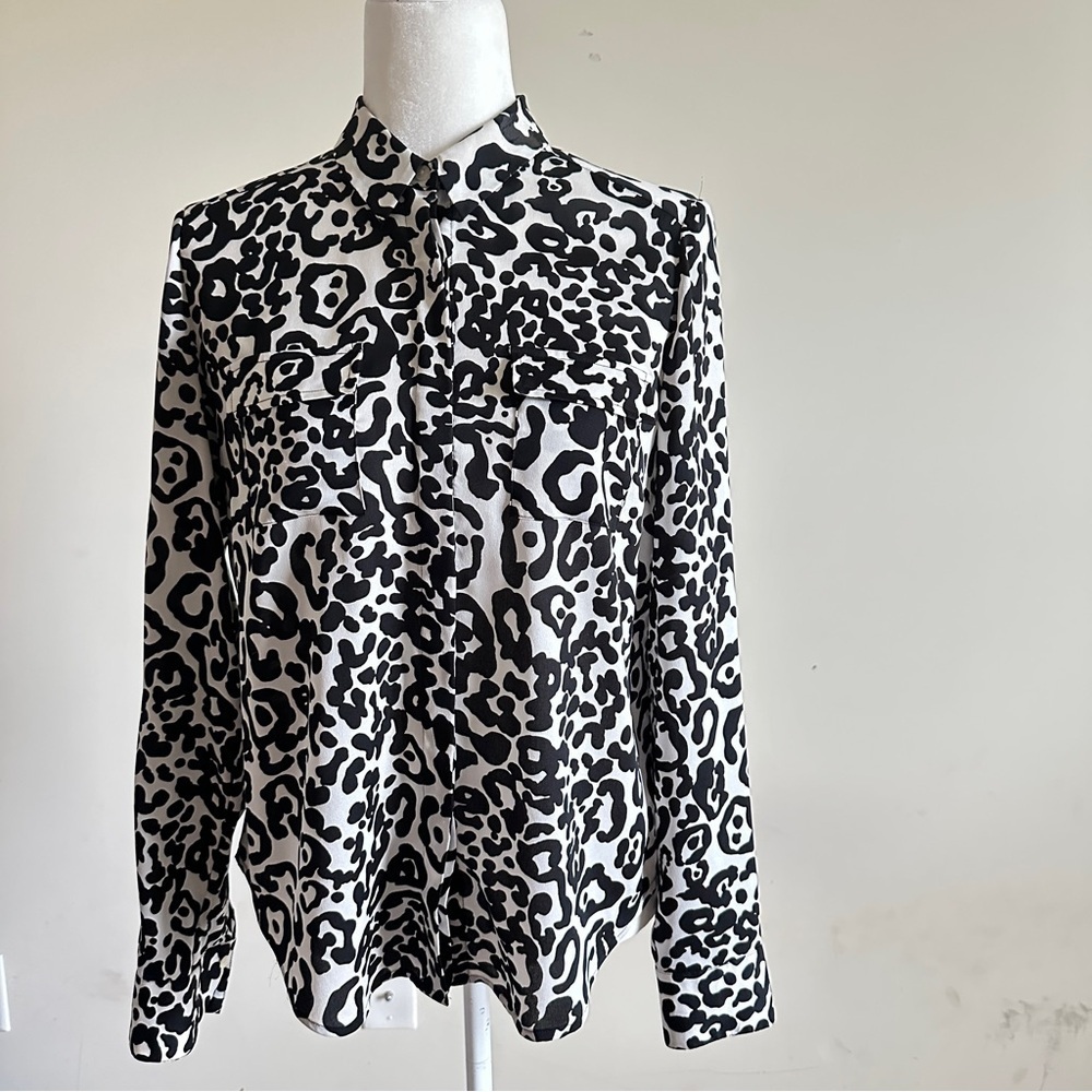 👉 Ann Taylor Leopard Print Blouse – Size 4